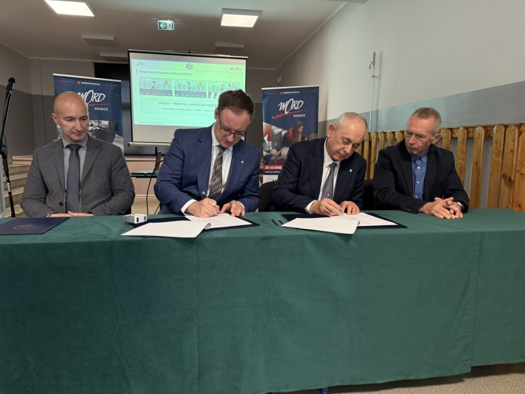 podpisanie projektu przez władze Miasta Zabrze oraz przedstawicieli WORD Katowice